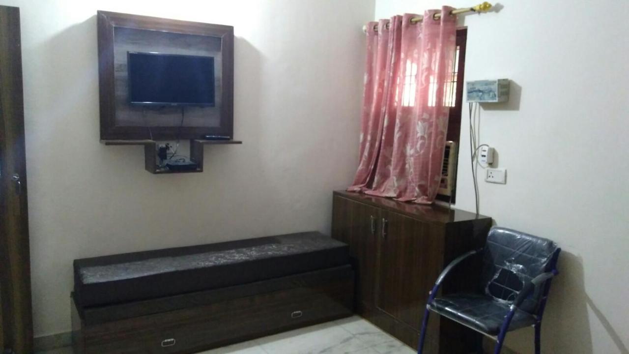 Basil Inn Home Stay Walking Distance From Taj Mahal Agra Agra  Exterior photo